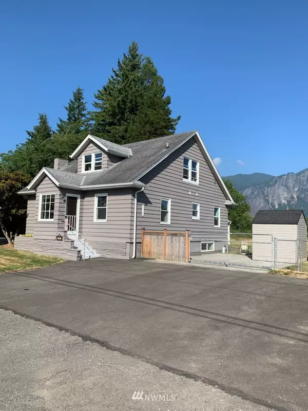 8930 Meadowbrook WAY SE, Snoqualmie, WA 98065