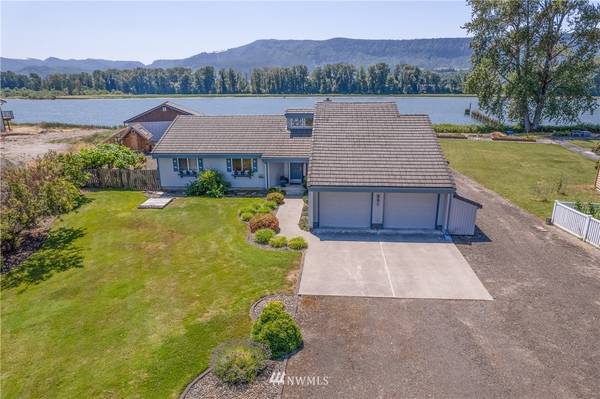 281 W Sunny Sands RD, Cathlamet, WA 98612