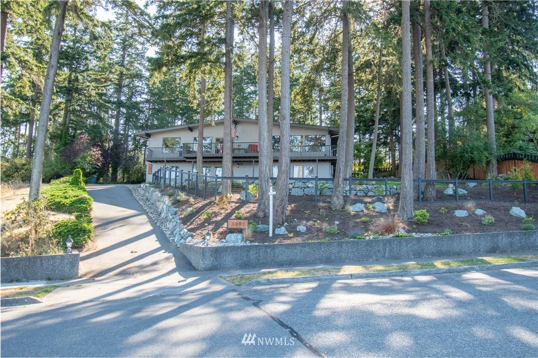 1091 SW Fleet ST, Oak Harbor, WA 98277