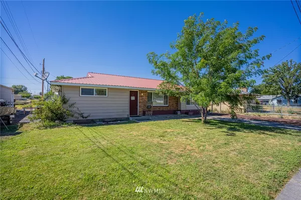 2408 W Lakeside DR, Moses Lake, WA 98837