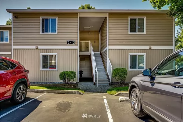 12513 NE 130th WAY #C102, Kirkland, WA 98034