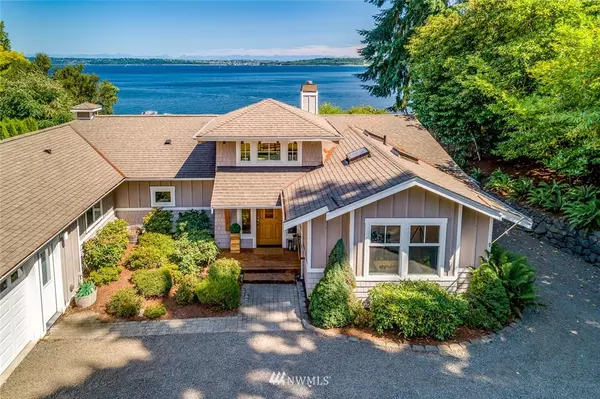 13082 Sunrise DR NE, Bainbridge Island, WA 98110