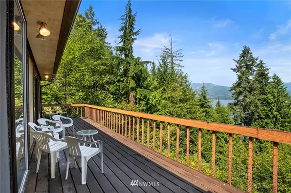 6663 Crimson Sky LOOP, Seabeck, WA 98380