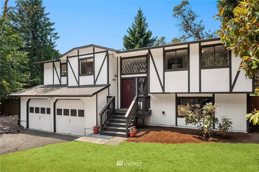 4511 86th AVE SE, Mercer Island, WA 98040