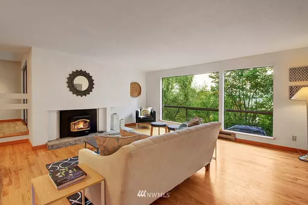 2500 W Manor PL #116, Seattle, WA 98199