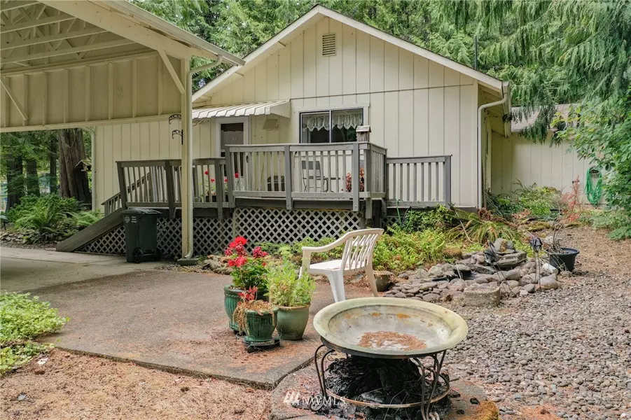 131 N Mount Jupiter DR, Hoodsport, WA 98548