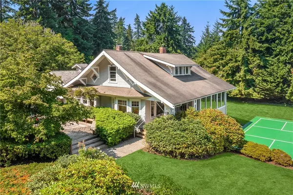 10130 NE Knight RD, Bainbridge Island, WA 98110