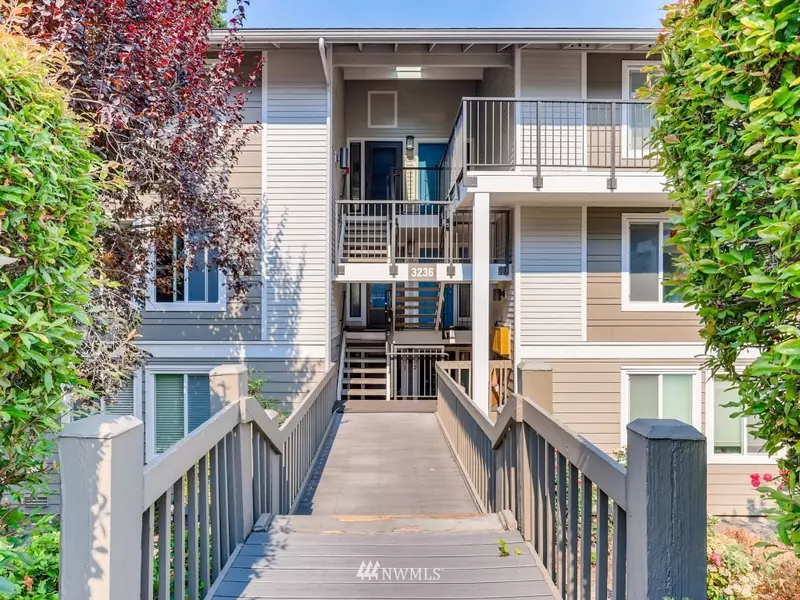 3236 80th AVE SE #4, Mercer Island, WA 98040