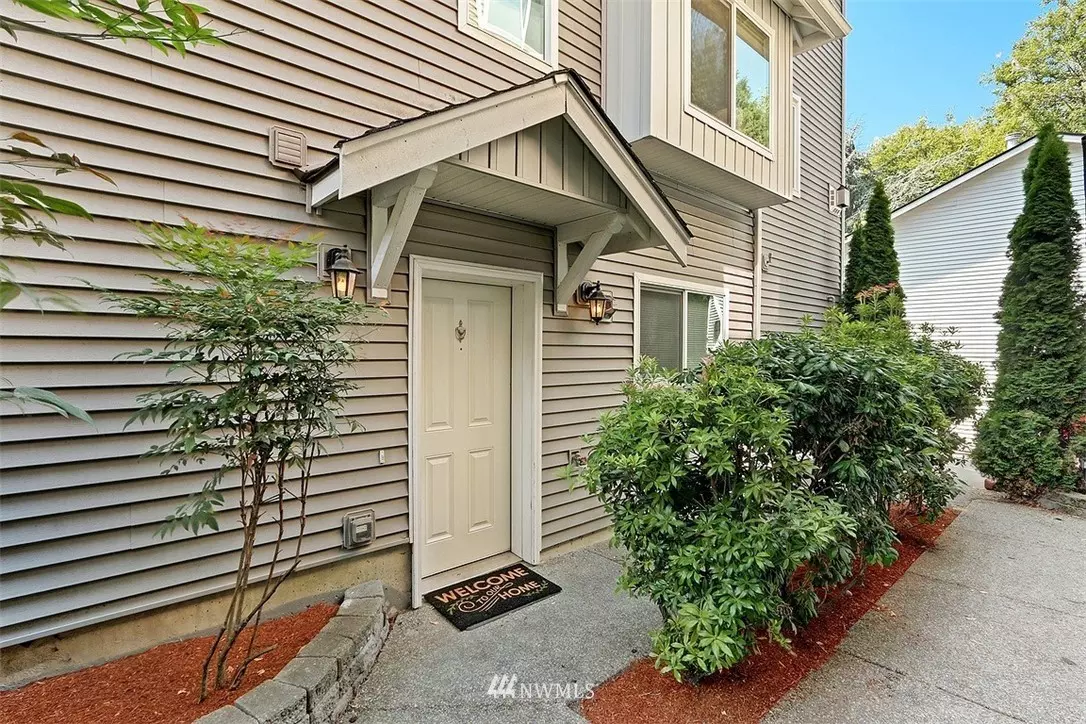 Seattle, WA 98106,2102 SW Holden ST