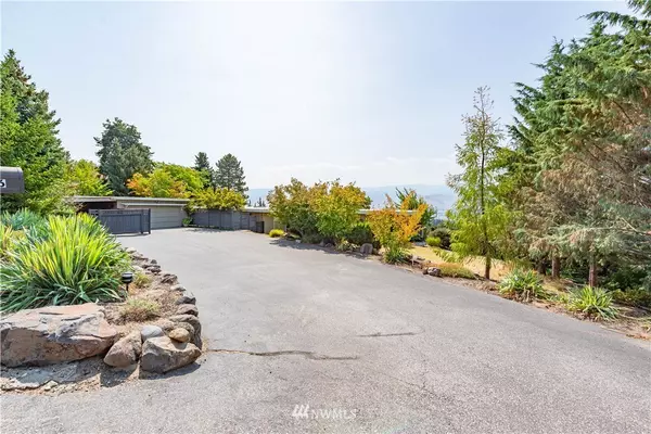 East Wenatchee, WA 98802,616 Ski View DR