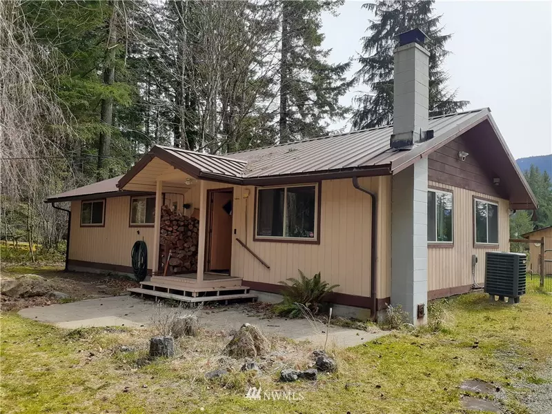 114 Mountain View DR, Packwood, WA 98361