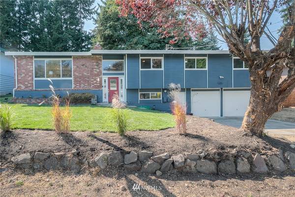 831 Woodland WAY, Kent, WA 98030