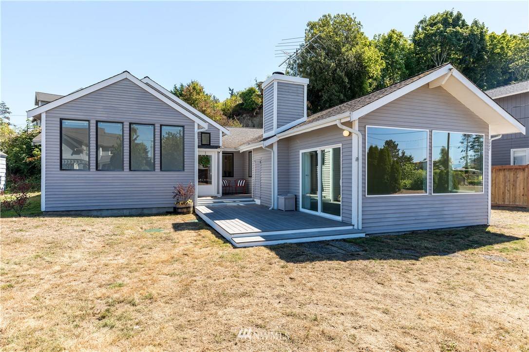 7447 Maxwelton RD, Clinton, WA 98236