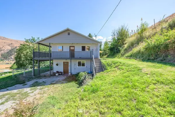 913 B Highway 153, Pateros, WA 98846