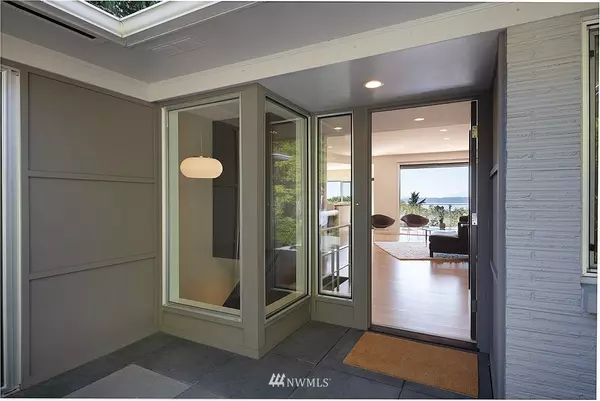 9009 View AVE NW, Seattle, WA 98117