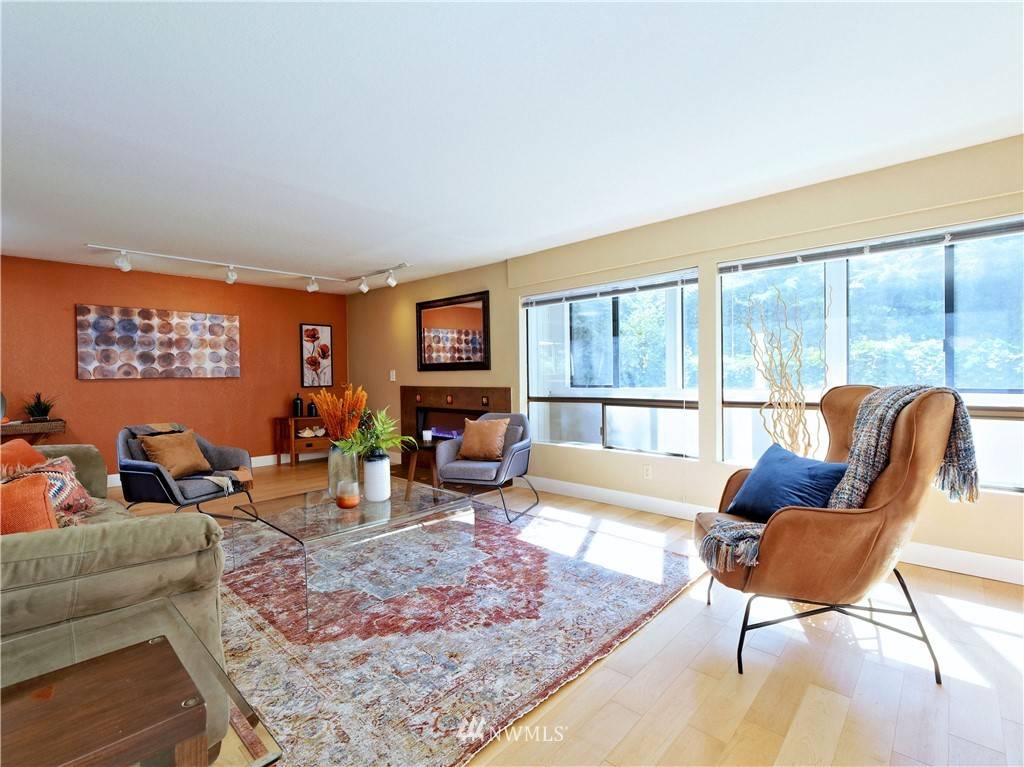 1130 5th AVE S #105, Edmonds, WA 98020