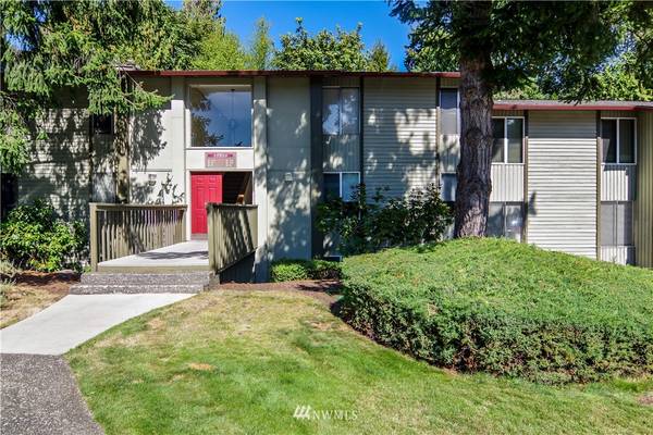 17518 151st AVE SE #2-15, Renton, WA 98058