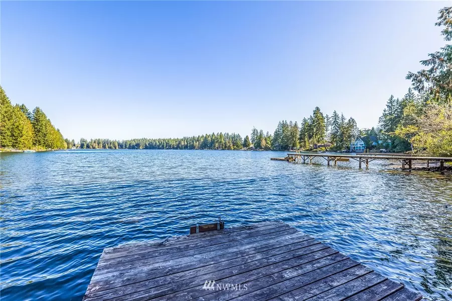 690 E Benson Lake DR, Grapeview, WA 98546