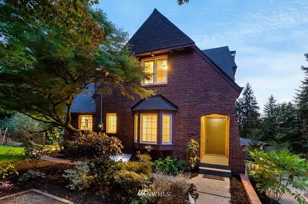 4755 NE 178th ST, Lake Forest Park, WA 98155