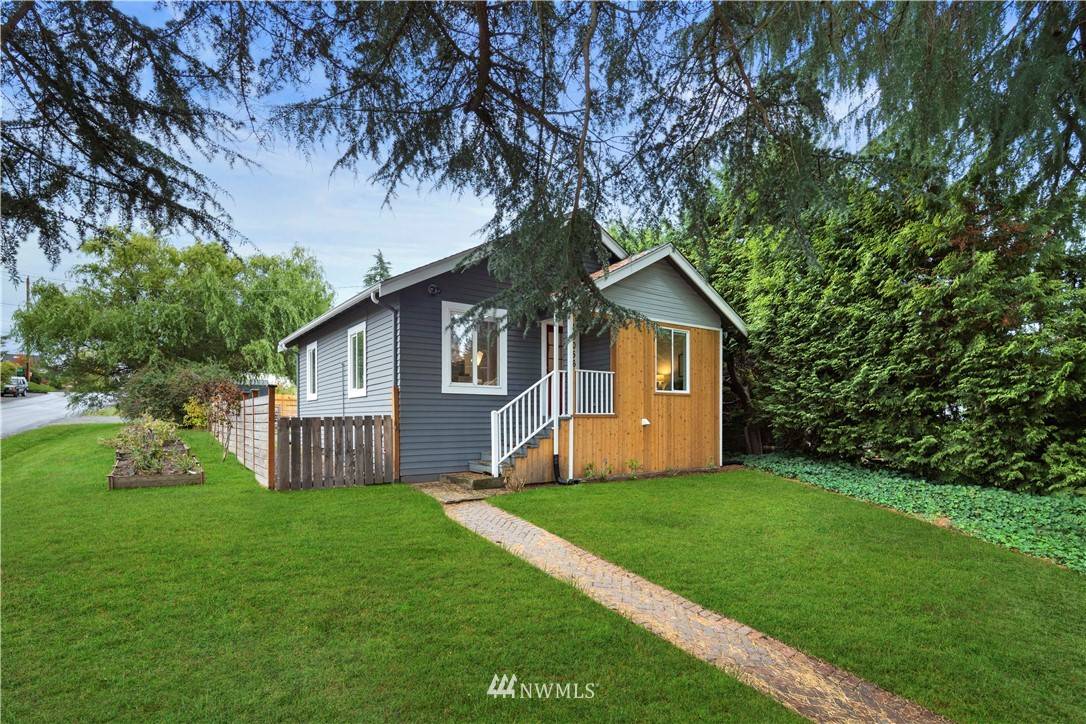 10056 Interlake AVE N, Seattle, WA 98133