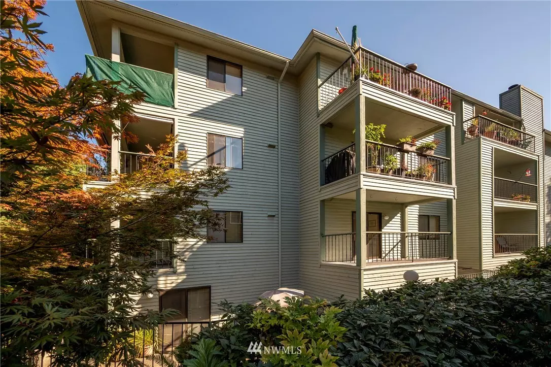 Seattle, WA 98199,3517 W Government WAY