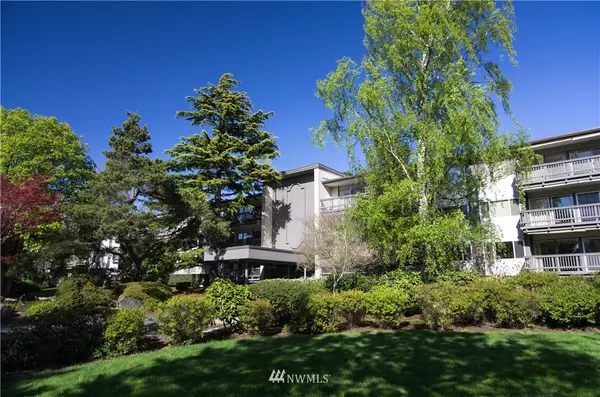 2500 81st AVE SE #310, Mercer Island, WA 98040