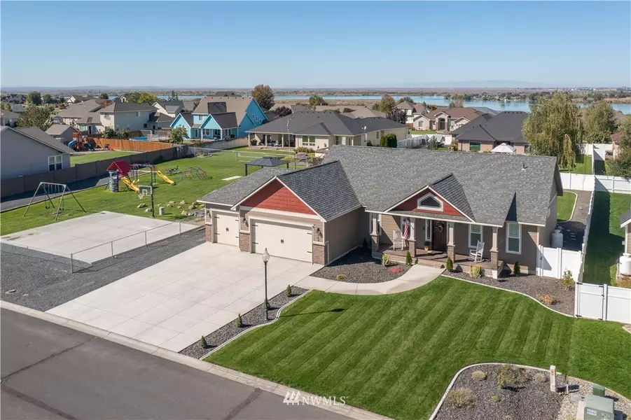 404 Boylson ST SE, Moses Lake, WA 98837