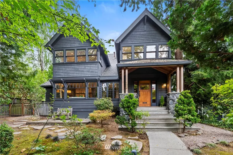 122 Madrona PL E, Seattle, WA 98122