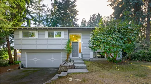 7410 Navajo TRL NE, Bremerton, WA 98311