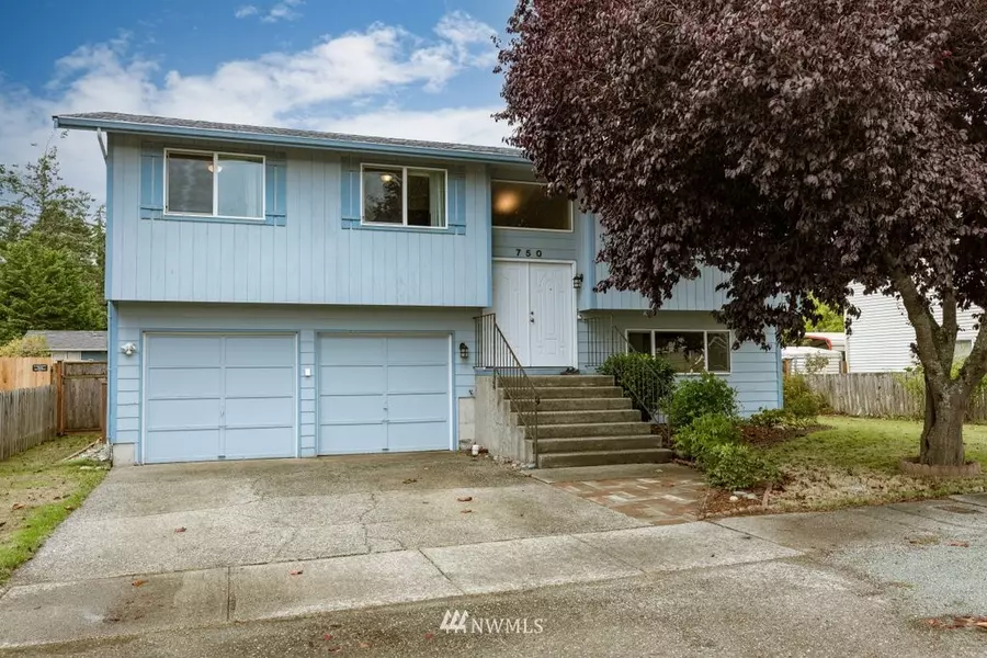 750 NW Dory DR, Oak Harbor, WA 98277