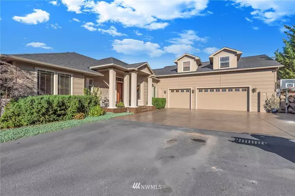 849 Briarwood DR, East Wenatchee, WA 98802