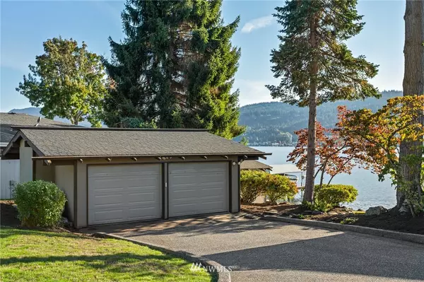 Sammamish, WA 98075,3815 E Lake Sammamish Shore LN SE