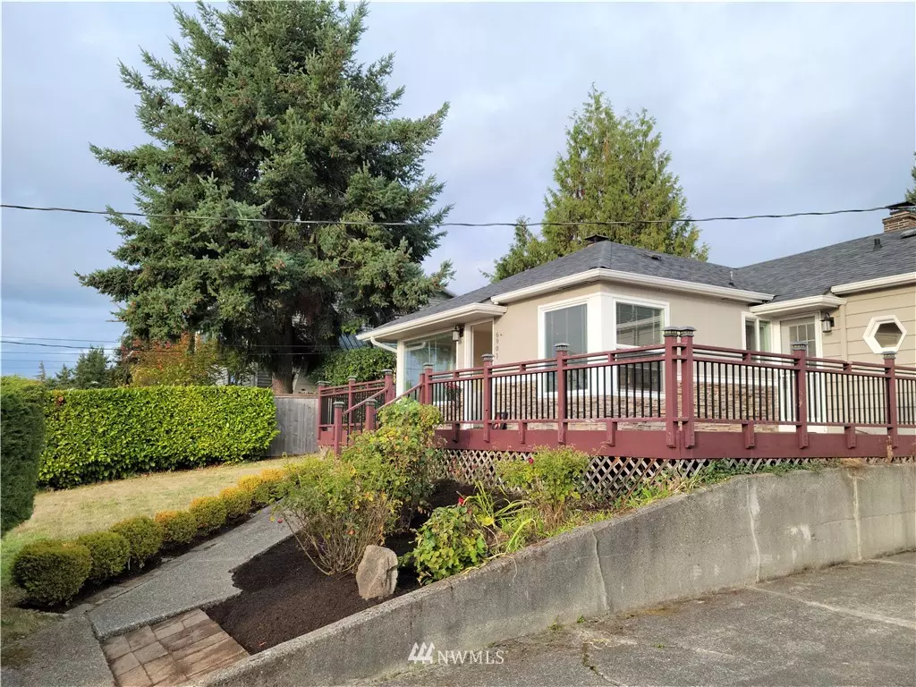 Tacoma, WA 98422,6901 East Side DR NE