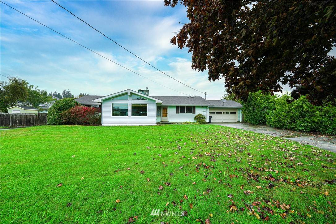 2121 SW Dillard LN, Oak Harbor, WA 98277