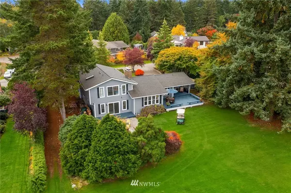 8422 NE Meadowmeer RD, Bainbridge Island, WA 98110