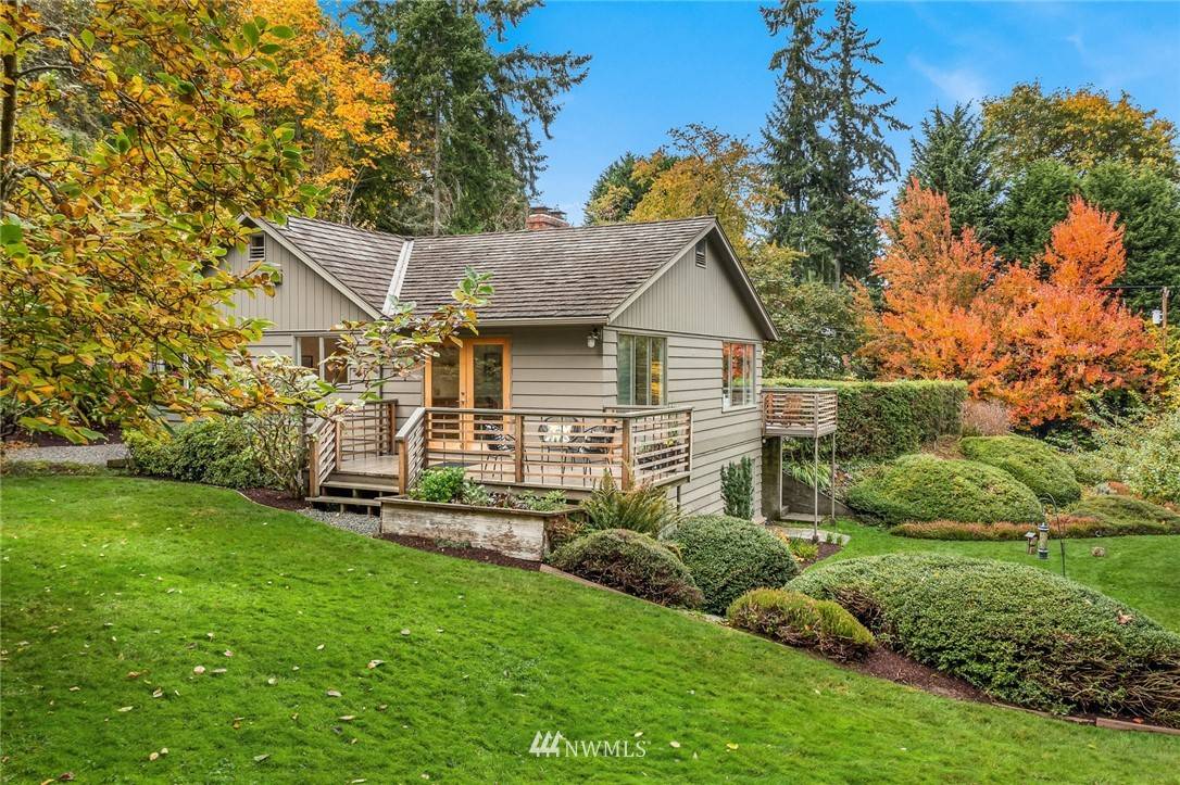 10071 NE Knight RD, Bainbridge Island, WA 98110