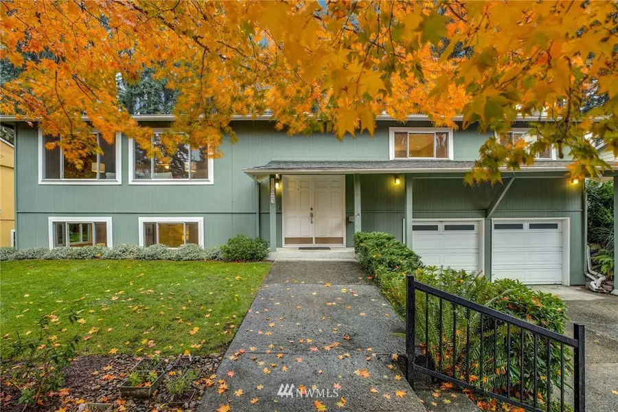 13823 NE 74th ST, Redmond, WA 98052
