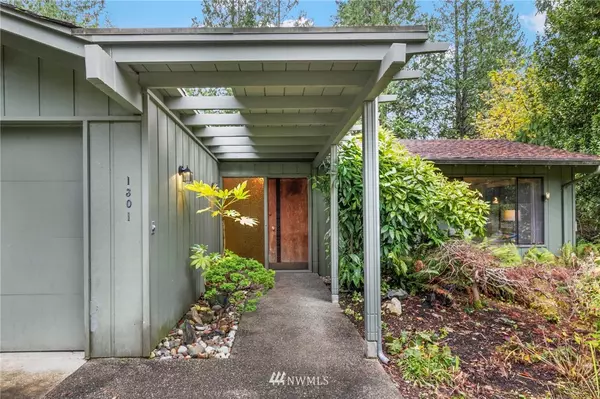 Bainbridge Island, WA 98110,1301 Kings PL NW