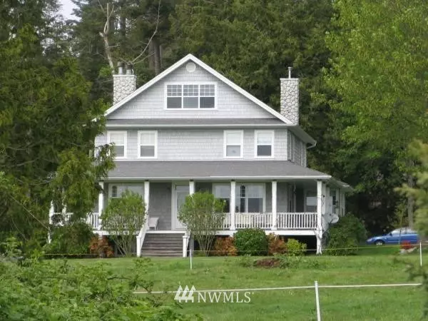 Point Roberts, WA 98281,565 Calder DR