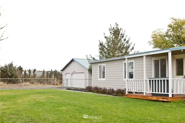 1053 NE Thomas DR, Soap Lake, WA 98851