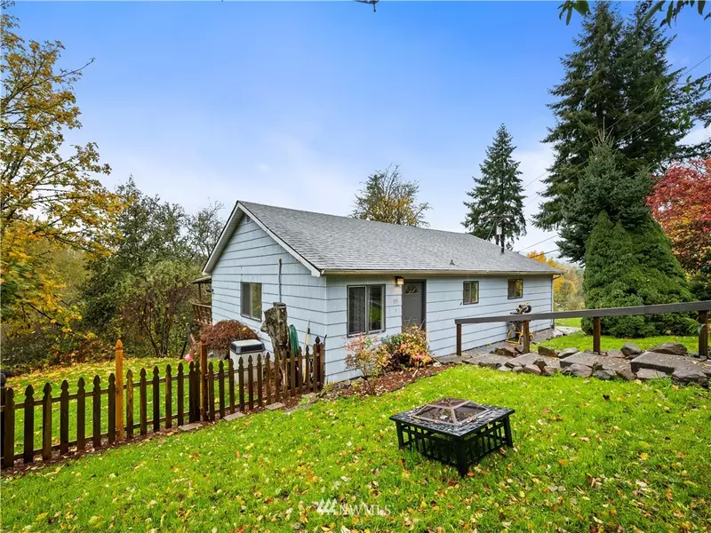 195 Rocky Point RD, Kelso, WA 98626