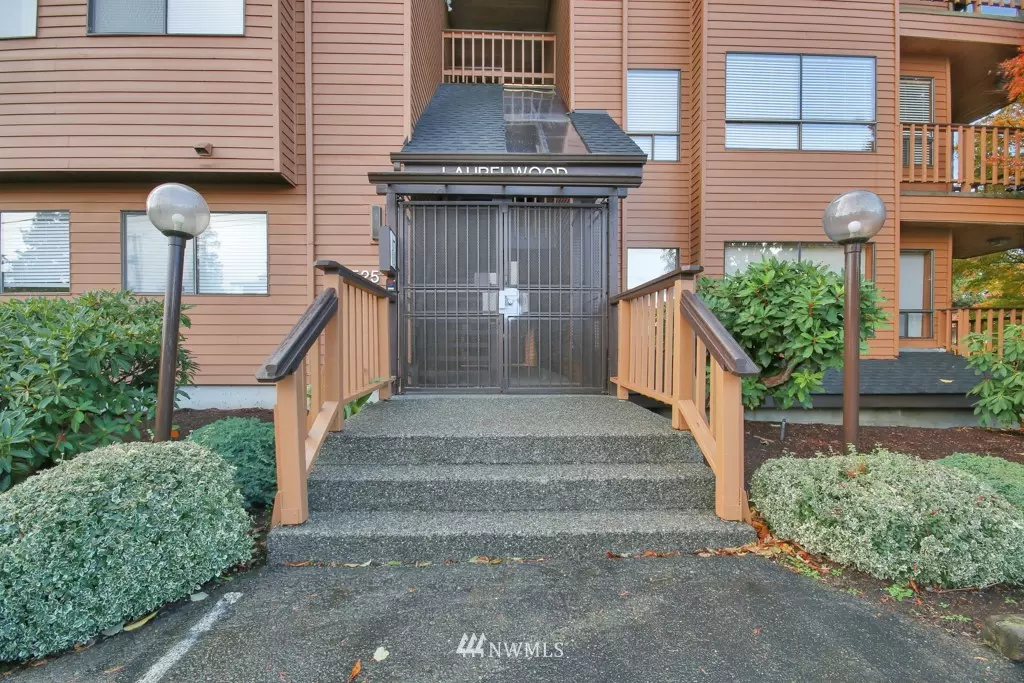 Burien, WA 98166,15525 6th AVE SW #12