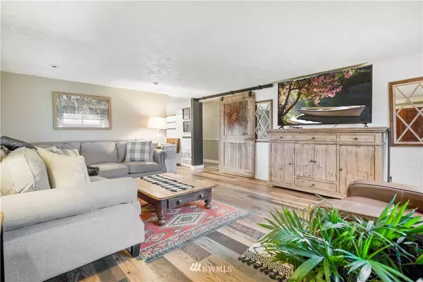 8604 Riverside DR E, Sumner, WA 98390