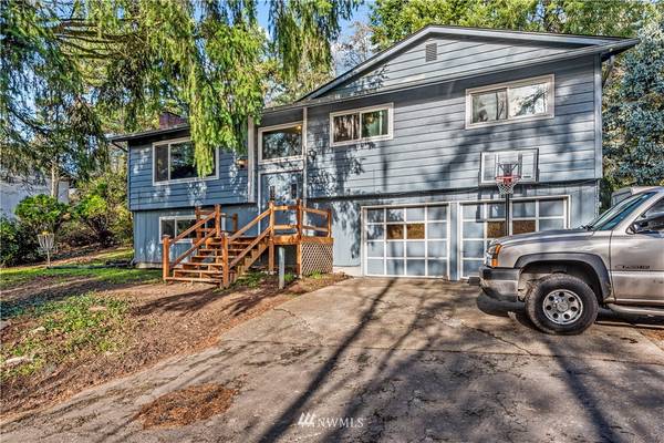 2756 Columbia Heights RD, Longview, WA 98632