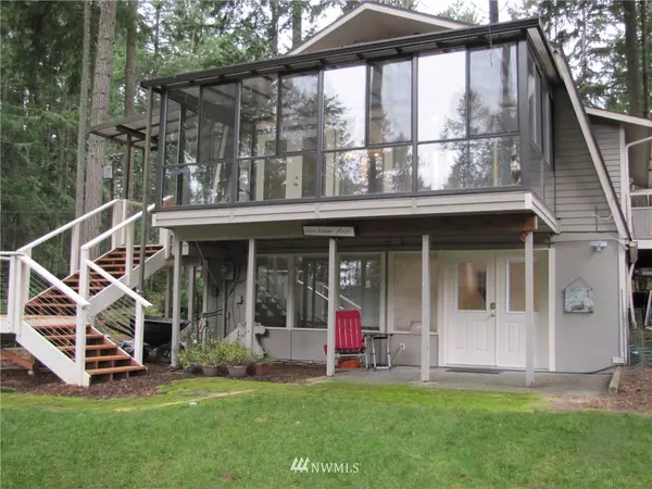 11136 Country Club DR, Anderson Island, WA 98303