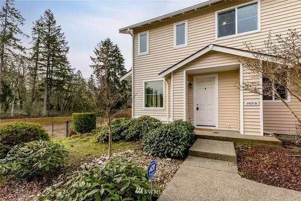 1925 Garry Oaks #B, Dupont, WA 98327