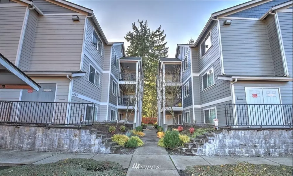 1409 Evergreen Park DR SW #204, Olympia, WA 98502