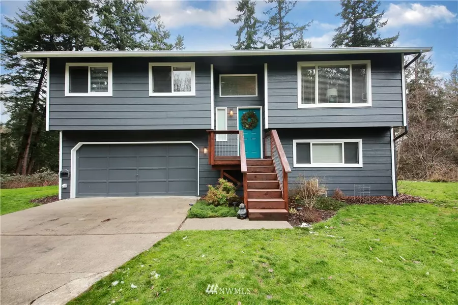 8103 Hawaii LN, Clinton, WA 98236