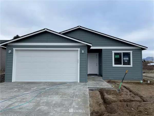 1143 S New Oak LN, East Wenatchee, WA 98802