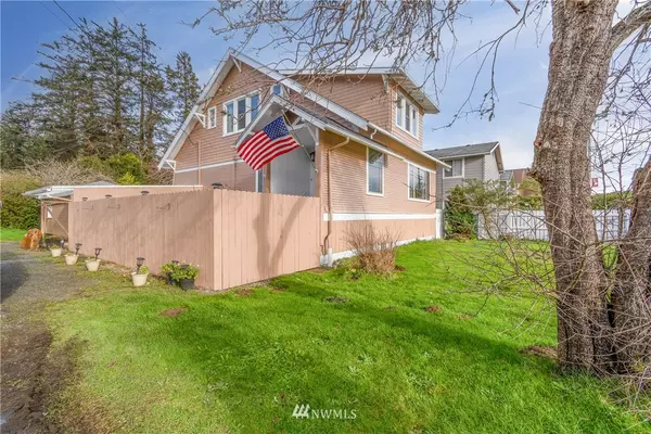 Ilwaco, WA 98624,102 Williams AVE NE